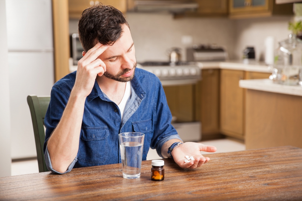 hombre usando finasteride